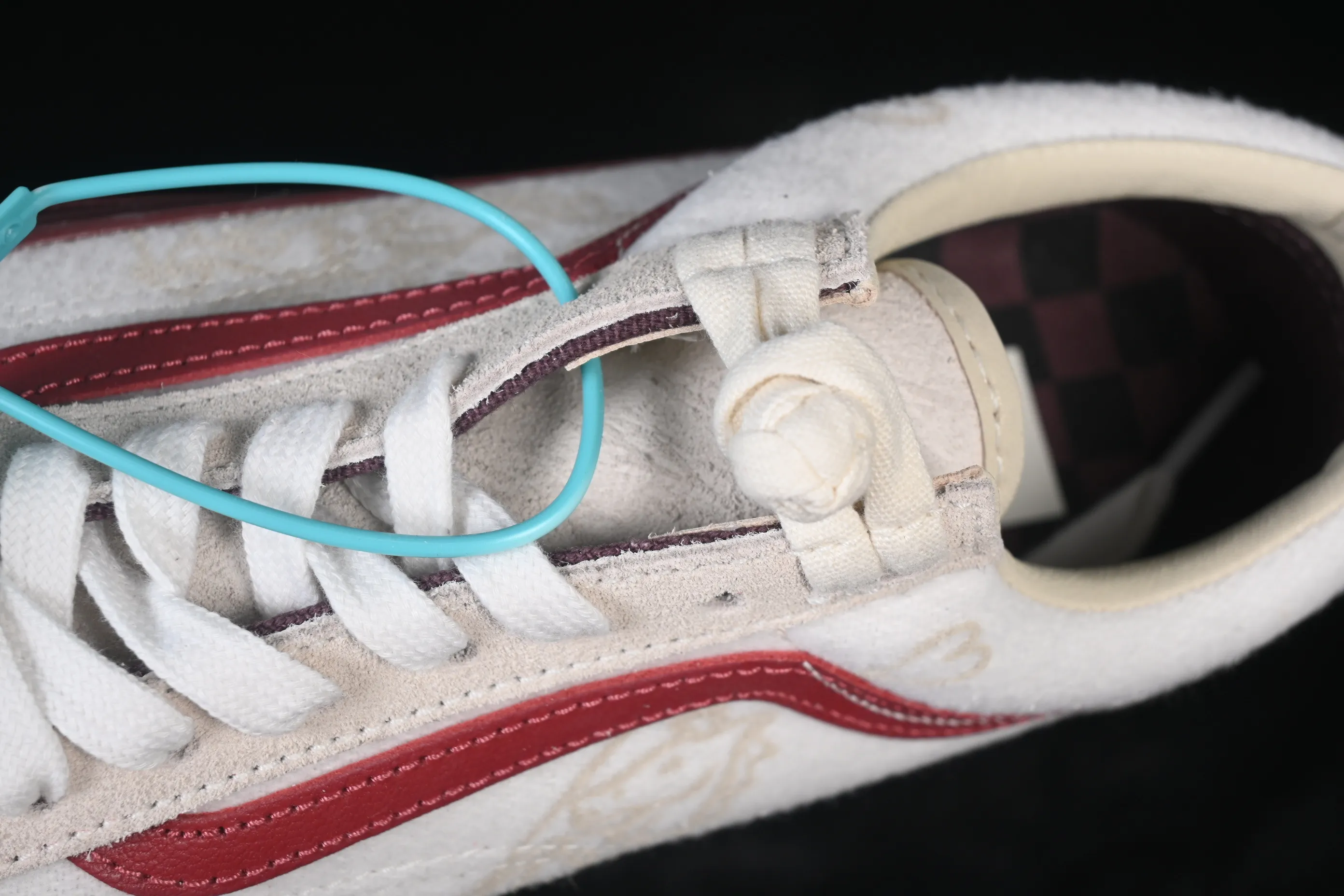 All categories Vans Vans series Vans Low Vans low-top Vans Old Skool Year of the Horse limited edition Immediate success Low-top casual sneakers VN000EJUHRW
